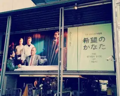 映画館前にて